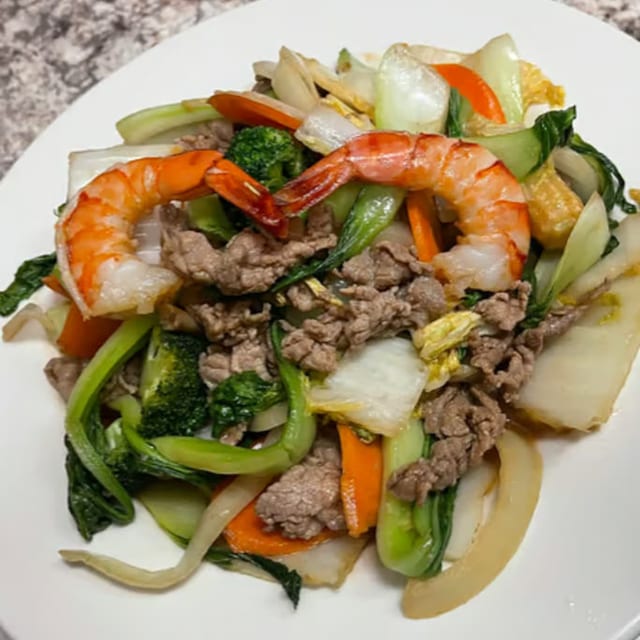 18. Hủ Tiếu Xào Tôm, Thịt - Shrimp & Beef With Rice Noodle.