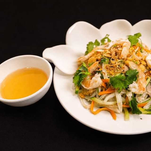 9. Gỏi Ngó Sen, Tôm, Thịt - Lotus Rootlet, Shrimp & Pork Salad.